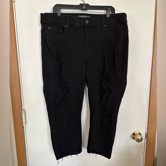 Torrid 20 bombshell skinny cropped jeans with raw hemline and distressing - Picture 1 of 7